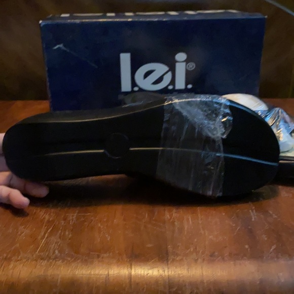 LEI new in box sandals black “fader” - Picture 6 of 8
